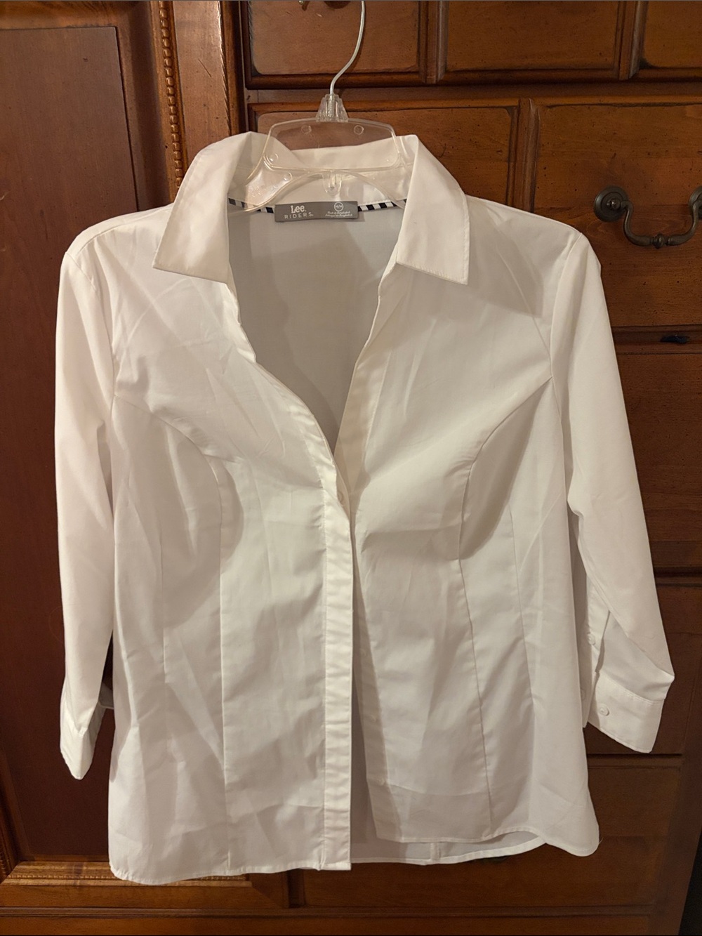 Lee White Women's Button-Down Shirt with Tailored Seams